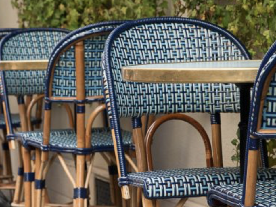 Maison Gatti, krzesła na których siada Paryż